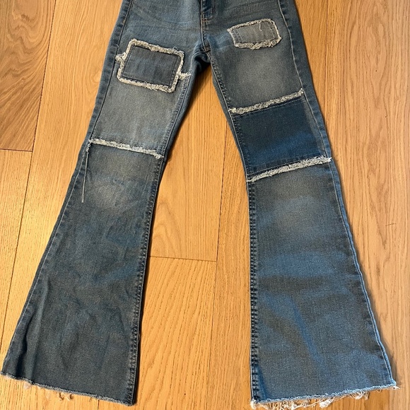 OUTFIT - Bluenotes denim bellbottom and Twik Simons top - Picture 3 of 4